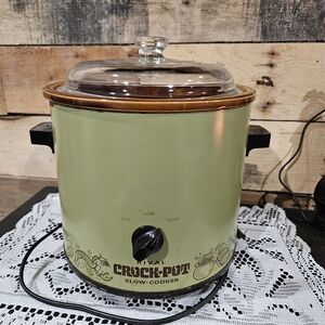 Vintage Rival Crock-Pot Slow Cooker in Avocado Green